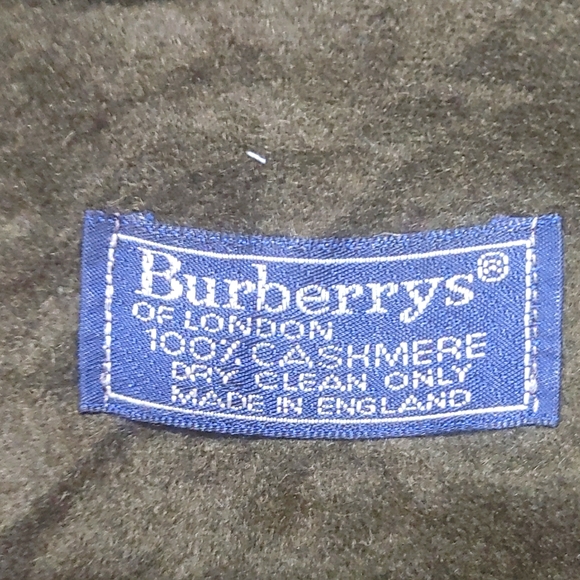 Burberrys Vintage Scarves - Picture 4 of 5